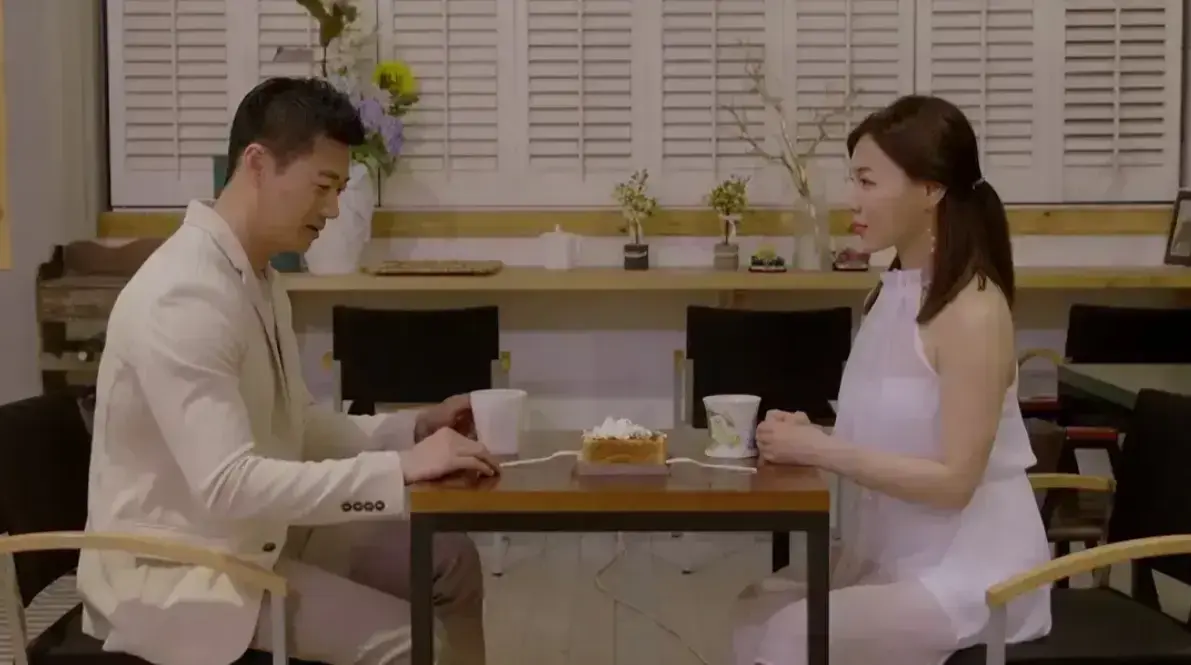 《邻居家妻子》韩国电影未删减1080P高清在线观看-我邻居的老婆完整版韩语中字-百度网盘夸克迅雷下载-乏味婚姻中的情感越界《邻居家妻子》