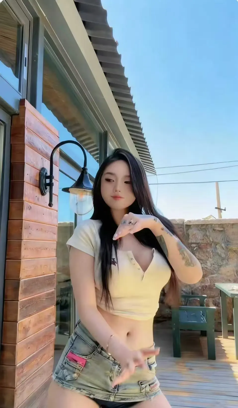 《Meena 成美男》高清全集中文版未删减资源免费看-无广告在线观看全集-网盘便捷备份存储-一次看遍Meena 成美男