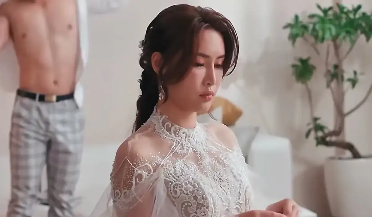 重温《苏畅-小凤新婚》艾熙老师演绎小凤新婚全程无剪切极致清晰 — 无广告干扰纯净追剧，官方中文版对白原汁原味 — 《苏畅-小凤新婚》香港爱情标杆正版授权，情节起伏跌宕，长期可看无...