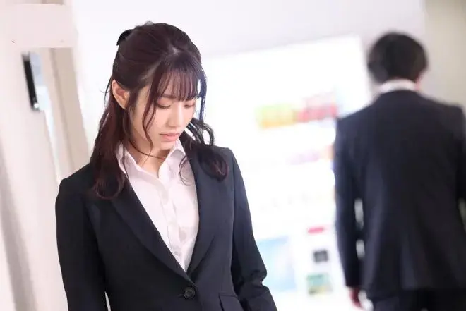 日本电影《和部长一起去出差旅》高清未删减版中字免费在线播放_伦理片《和部长一起去出差旅》完整版在线观看-一部连吻戏都没有、全程只讲“出差+加班”的？